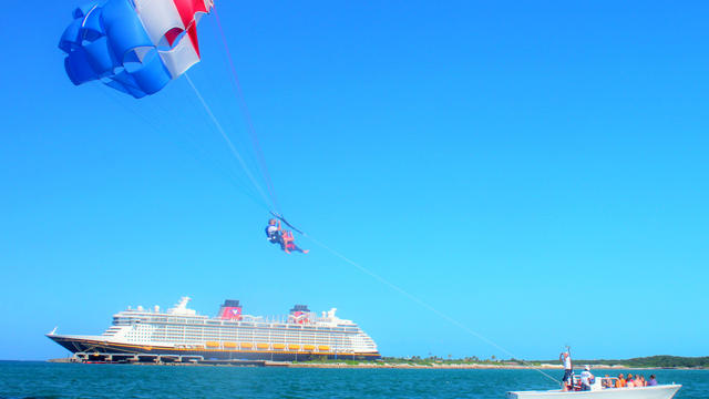 parasailing at Castaway Cay