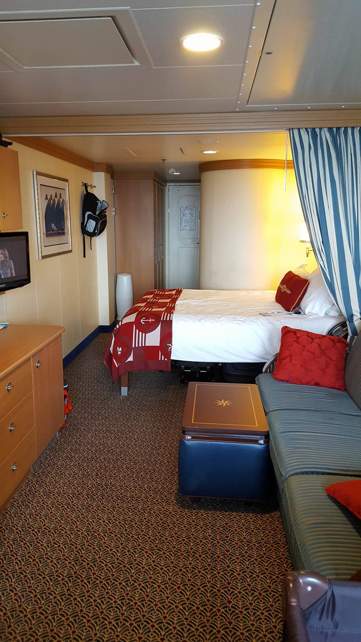 Disney Dream 7128 Deluxe Family Oceanview Room with a Verandah