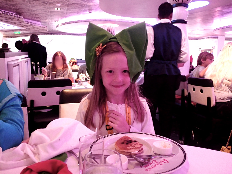 Disney Wonder character breakfast