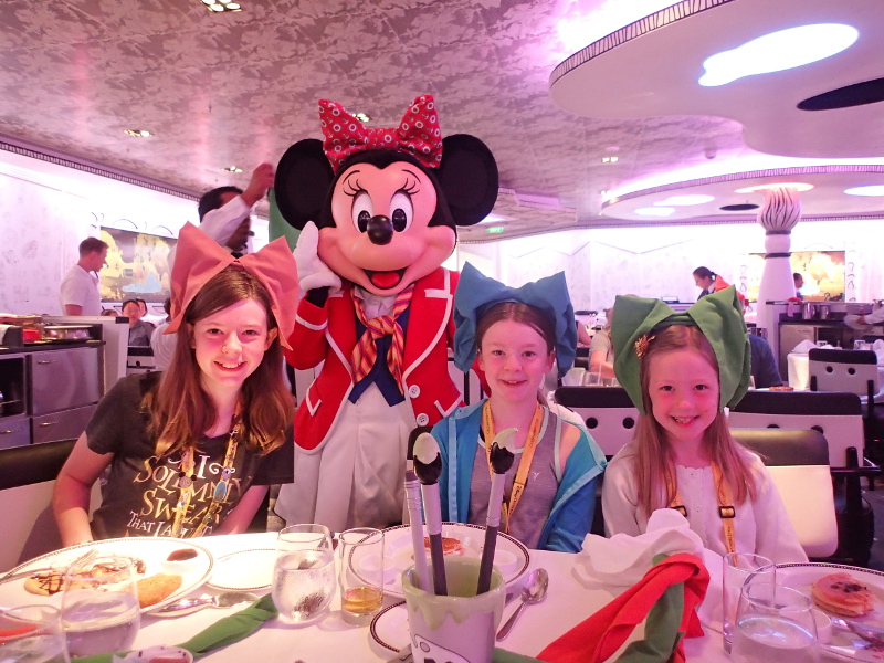 Disney Wonder character breakfast