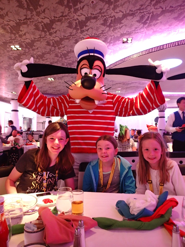 Disney Wonder character breakfast